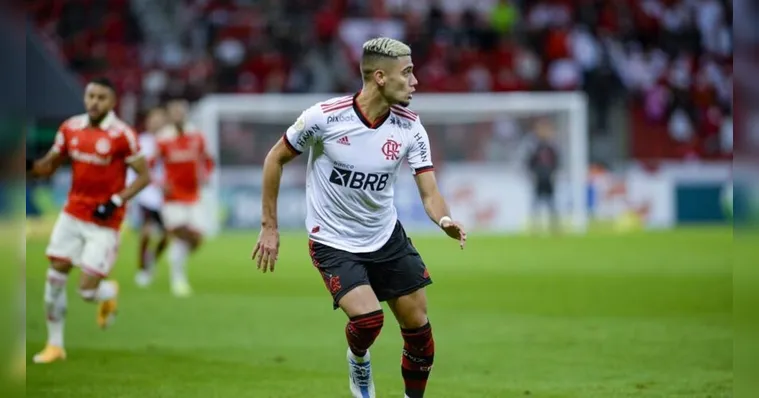 Imagem ilustrativa da notícia Na estreia de Dorival, Flamengo "leva o farelo" para o Inter