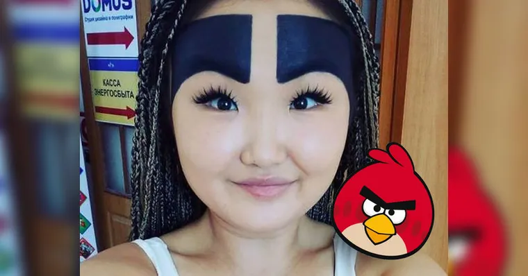 Imagem ilustrativa da notícia Essa moda pega? Influencer aparece com sobrancelhas gigantes
