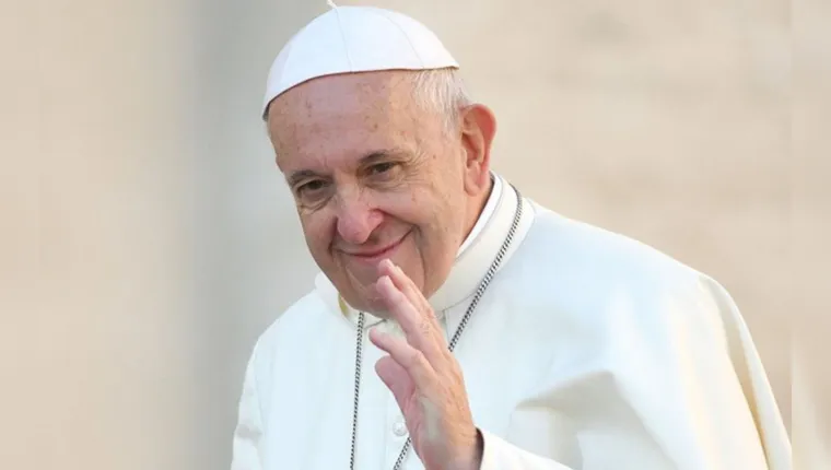Imagem ilustrativa da notícia Papa Francisco recebe camisa de time paraense. Saiba qual!