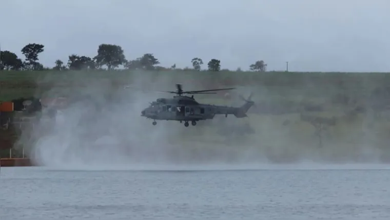 Imagem ilustrativa da notícia Helicóptero da Marinha reforça buscas por dupla desaparecida