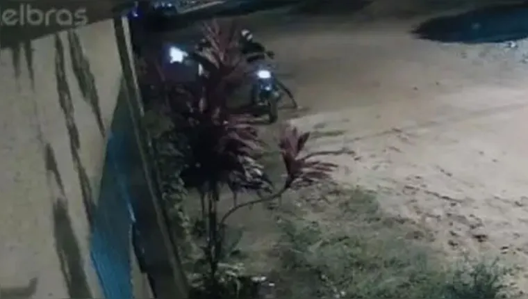 Imagem ilustrativa da notícia Vídeo: idoso entrega celular e leva tiro em assalto no Pará