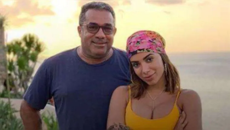 Imagem ilustrativa da notícia Anitta revela problema de saúde e cirurgia delicada do pai