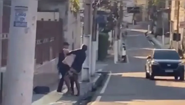 Imagem ilustrativa da notícia Vídeo: mulher é assaltada e agredida no centro de de Belém 