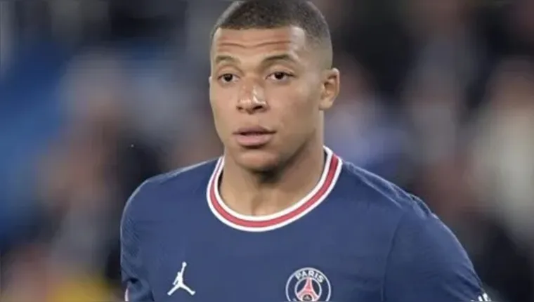 Imagem ilustrativa da notícia Mbappé fica no PSG e suas camisas somem do site, diz fonte