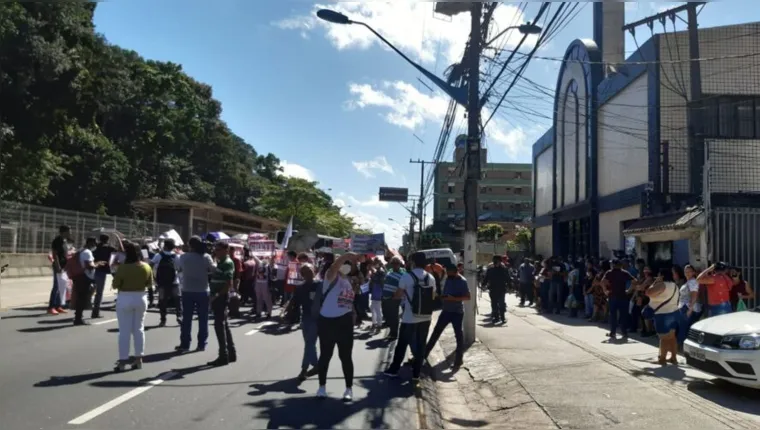 Imagem ilustrativa da notícia Servidores municipais fecham Almirante Barroso em protesto