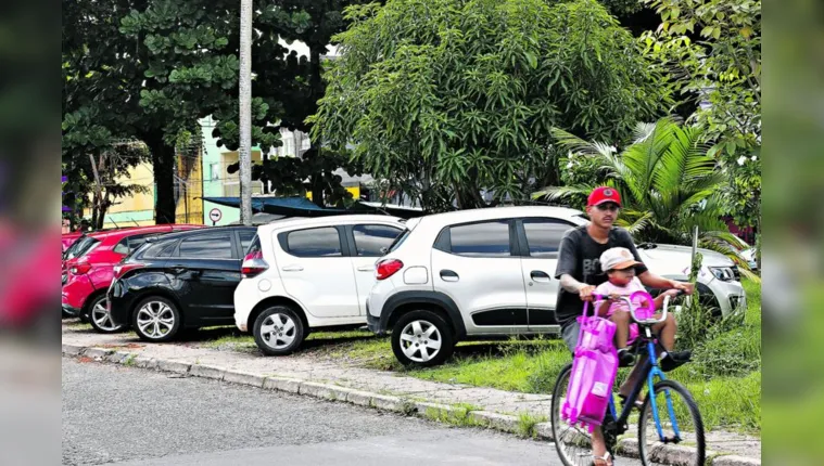 Imagem ilustrativa da notícia Estacionamento irregular atrapalha pedestres em Belém