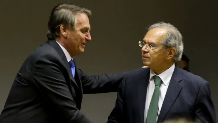 Imagem ilustrativa da notícia Bolsonaro diz estar sendo pressionado a demitir Paulo Guedes