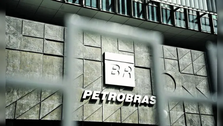 Imagem ilustrativa da notícia Povo sofre e Governo Federal lucra com altas da Petrobras