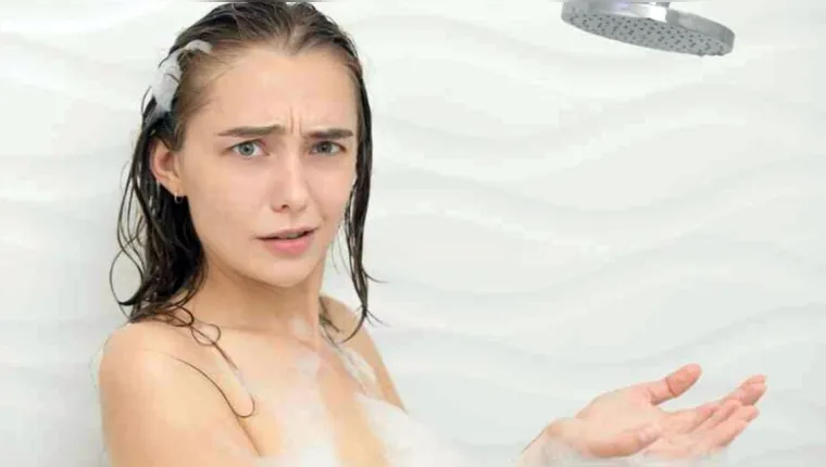 Imagem ilustrativa da notícia Urinar no banho faz mal para as mulheres. Saiba porquê