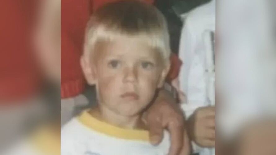 O menino Leandro Bossi desapareceu quando tinha 7 anos de idade em 15 de fevereiro de 1992.