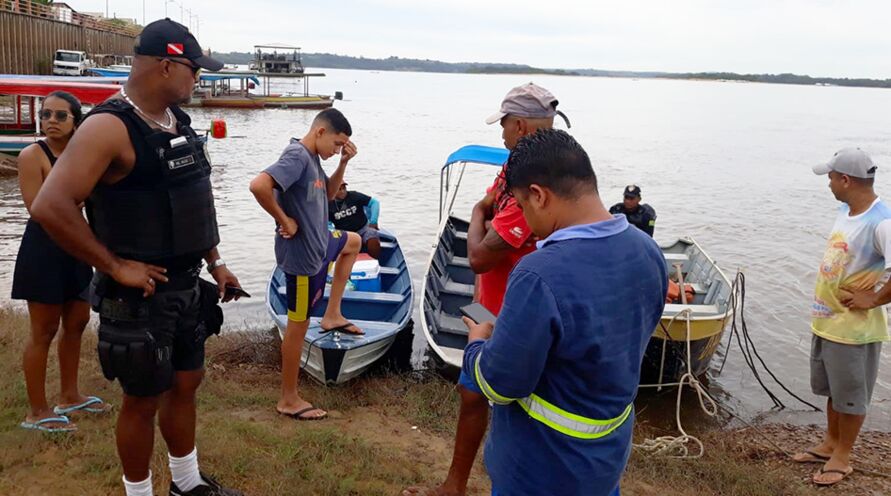 Uma equipe em cinco lanchas sa&#237;ram cedo na manh&#227; desta segunda-feira (16) do porto localizado &#224;s margens do rio Tocantins