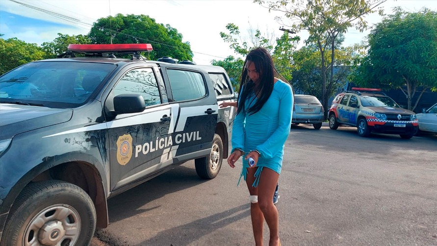 Travesti é flagrada com cocaína avaliada em R$ 200 mil - DOL - Diário Online