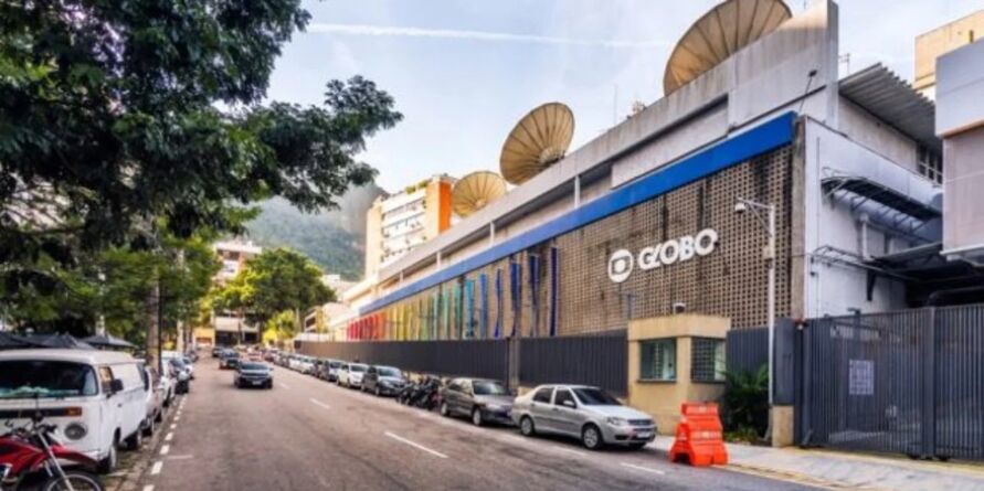 Bolsonaro ameaça a não renovar concessão da Globo