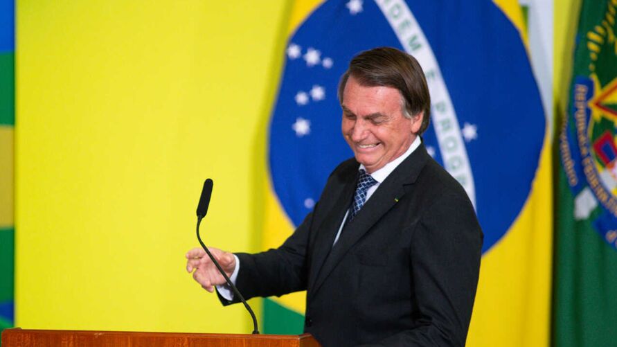 Em gravação telefônica, Milton Ribeiro diz à filha ter recebido alerta de Bolsonaro.