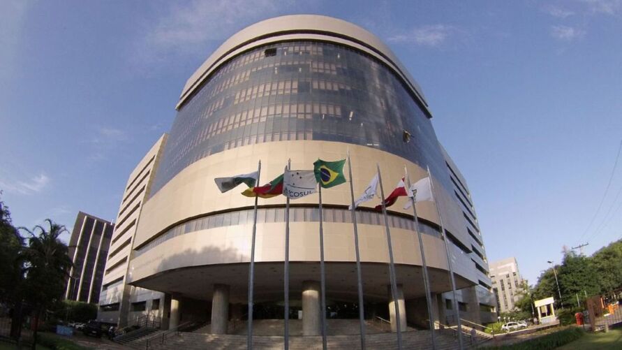 Com sede no Rio Grande do Sul, o TRF4 também tem jurisdição em Santa Catarina e Paraná.