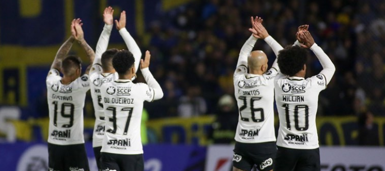 Corinthians em partida diante do Boca Juniors na Libertadores