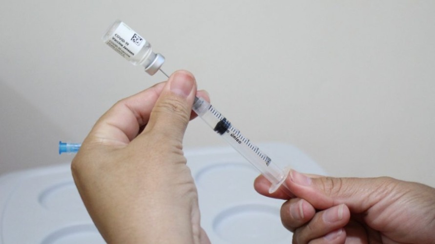 A vacina está disponível em todas as Unidades Básicas de Saúde (UBS).