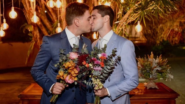 Erick Rianelli e Pedro Figueiredo se casaram no civil em 2018, e celebraram a união com familiares e amigos da emissora.