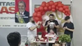 O tema da festa de aniversário do guarda municipal foi sobre o partido do PT e o ex-presidente Lula
