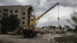 Civis ainda estão desaparecidos nos escombros da construção
