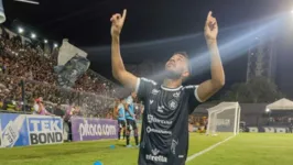 Atacante Brenner chora ao homenagear sua falecida vó, no segundo gol do Remo diante do ABC