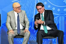 Jair Bolsonaro e o então ministro Milton Ribeiro, que depois se tornou pivô de escândalo no MEC