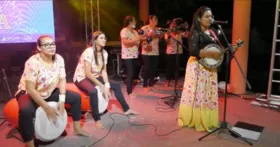 Em Magalhães Barata, o Grupo de Carimbó Brasileirinhos comanda a festa na Praça Paulino Freire.