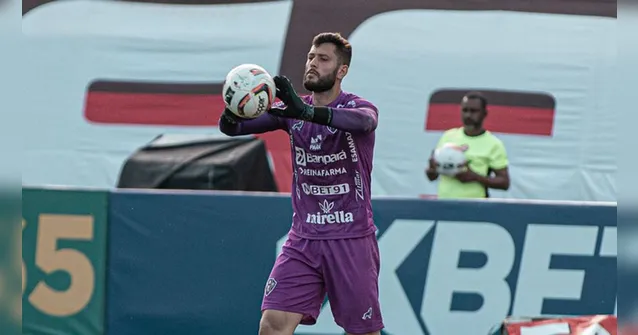 Imagem ilustrativa da notícia Goleiro do Paysandu explica falha que resultou no gol