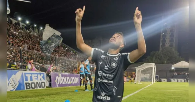 Imagem ilustrativa da notícia Emocionado, atacante do Remo dedica gol para vó falecida