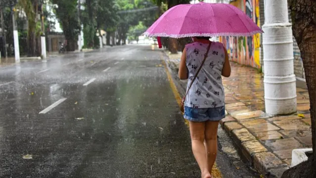 Imagem ilustrativa da notícia Forte chuva causa transtorno no trânsito de belém