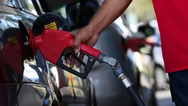 Imagem ilustrativa da notícia Ao menos 20 estados reduziram o ICMS sobre combustíveis