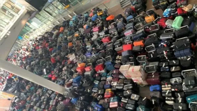 Imagem ilustrativa da notícia Caos aéreo: avião decola com mil malas e nenhum passageiro