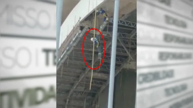 Imagem ilustrativa da notícia Vídeo: operário fica pendurado em obra no Mangueirão