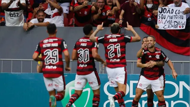 Imagem ilustrativa da notícia Flamengo bate Coritiba e se aproxima do G-4 do Brasileirão