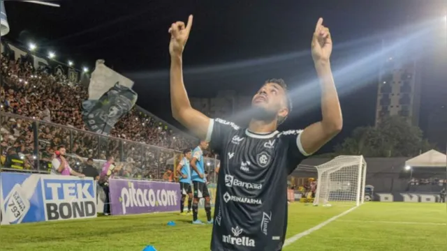 Imagem ilustrativa da notícia Emocionado, atacante do Remo dedica gol para vó falecida