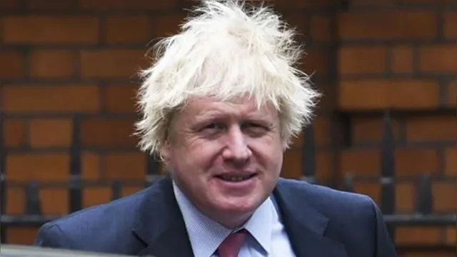 Imagem ilustrativa da notícia Pedido de demissão coletiva aumenta pressão em Boris Johnson