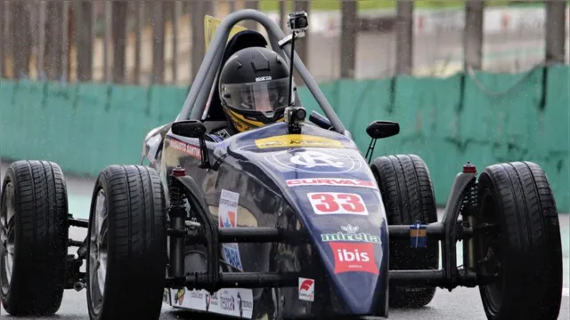 Imagem ilustrativa da notícia Piloto paraense mantém liderança na Fórmula Vee
