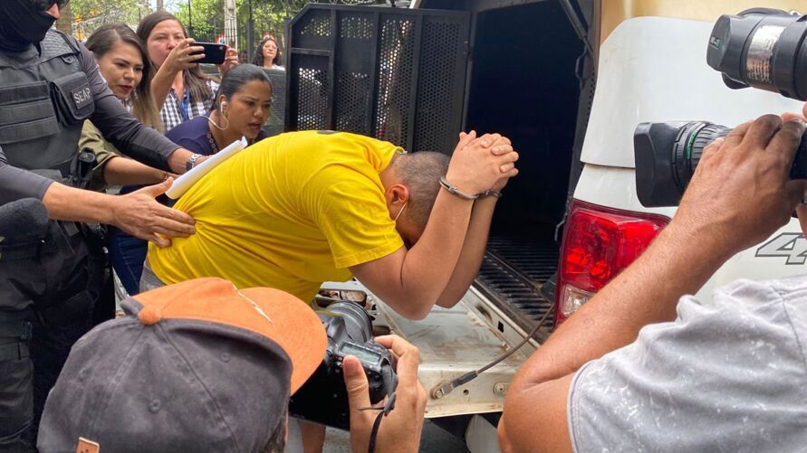 Arlindo de Jesus Correa Neto sendo transferido para o Sistema Penal.