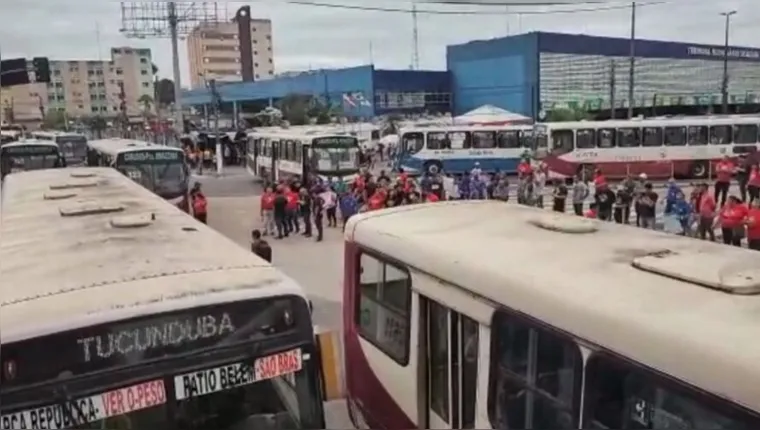 Imagem ilustrativa da notícia Vídeo: Rodoviários interditam vias de Belém em novo protesto