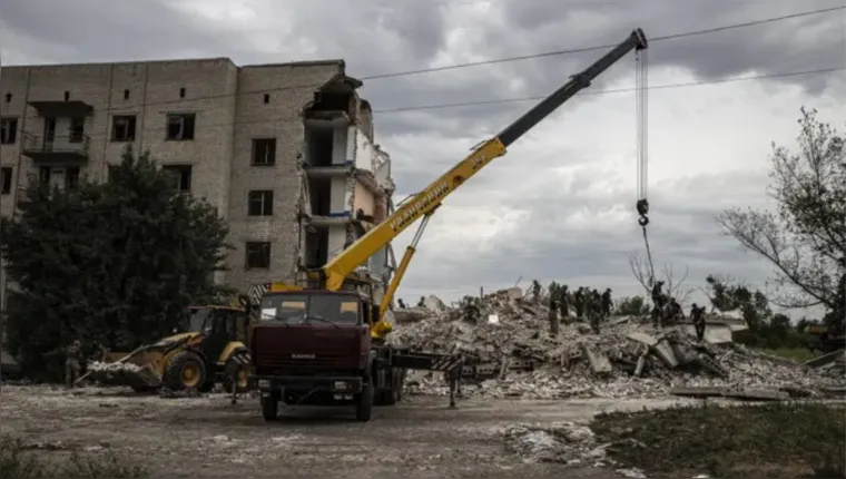 Imagem ilustrativa da notícia Míssil russso atinge prédio mata 15 pessoas, diz Ucrânia