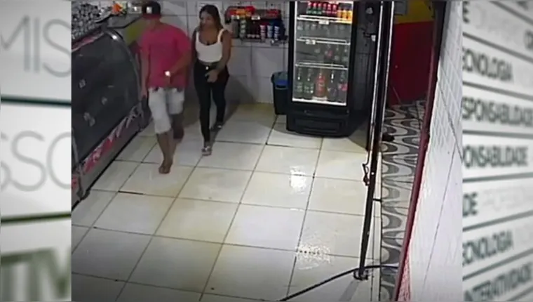 Imagem ilustrativa da notícia Vídeo: casal toca o terror. Ele morreu, ela é procurada