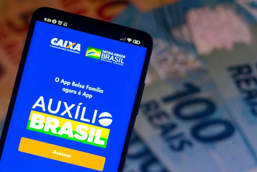 Governo quer antecipar pagamento do Auxílio Brasil de R$ 600