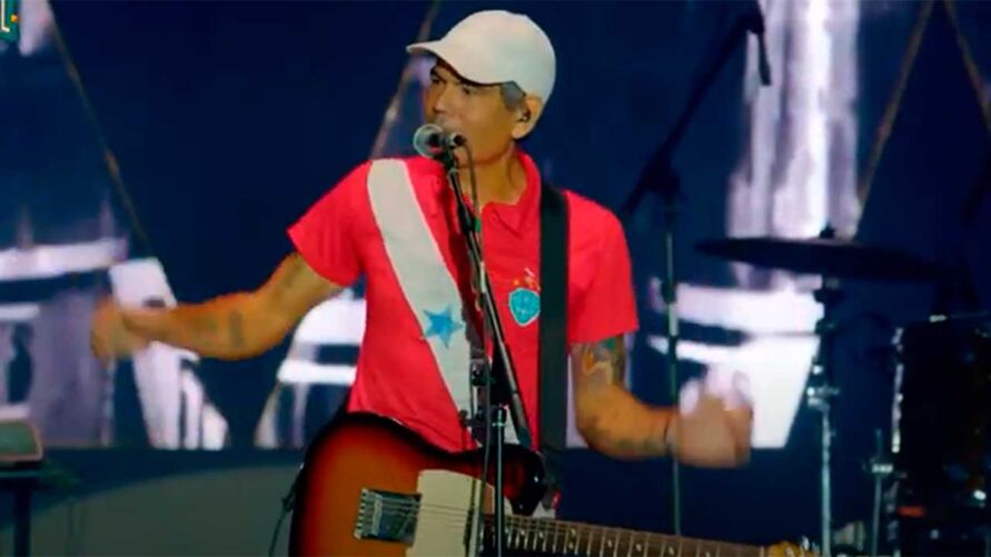 Guitarrista do Legião Urbana usa camisa do Pará e Paysandu