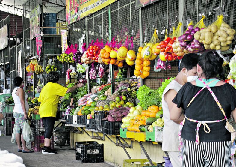 Na feira do Marco, o quilo do abacate custa R$ 9, enquanto que na Pedreira é vendido por R$ 15