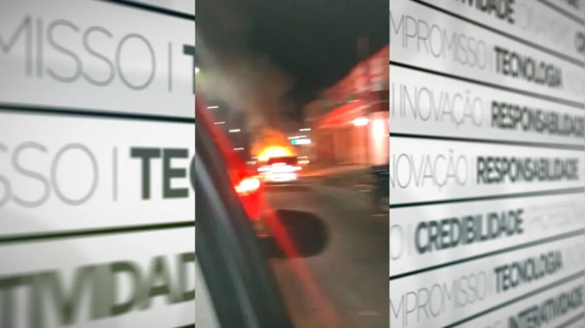 Imagem ilustrativa da notícia Vídeo: carro pega fogo na Arterial 18 em Ananindeua 