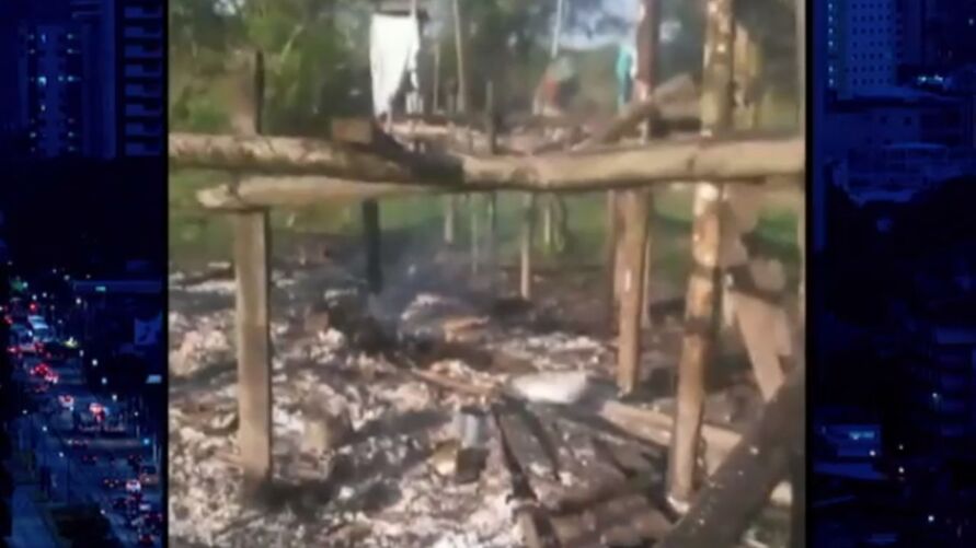 Ribeirinhos sofreram perda total das casas de madeira após o ataque