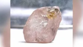 A pedra preciosa é do tipo IIa, que agrupa pedras particularmente raras e puras.