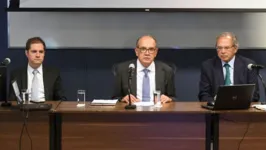 Paulo Guedes ao lado de Gilmar Mendes, durante reunião no STF.