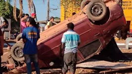 Segundo testemunhas, o motorista viajava em alta velocidade e perdeu o controle da direção do veículo