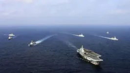 Marinha chinesa participa de exercícios militares no Mar de Taiwan.